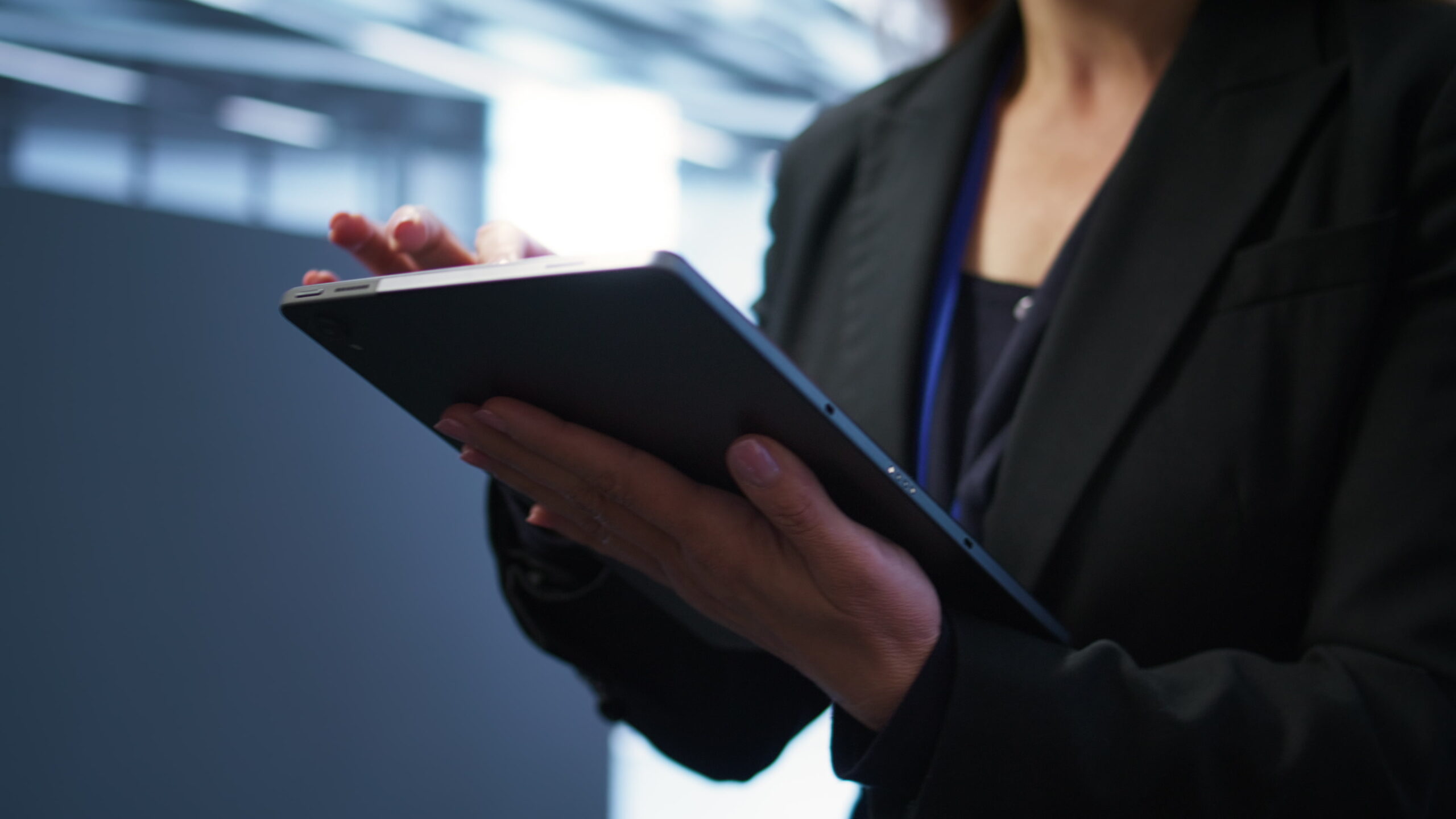 Gestão manual de contratos ainda trava a escalabilidade no Hardware as a Service